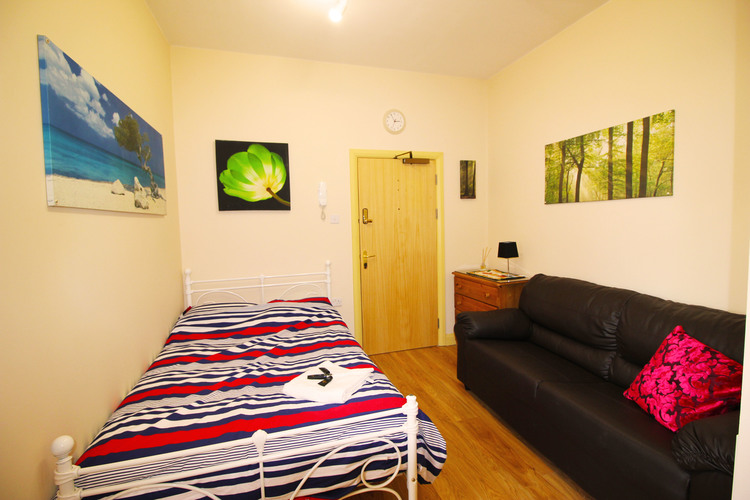 Room 3, 19 Queen's Road