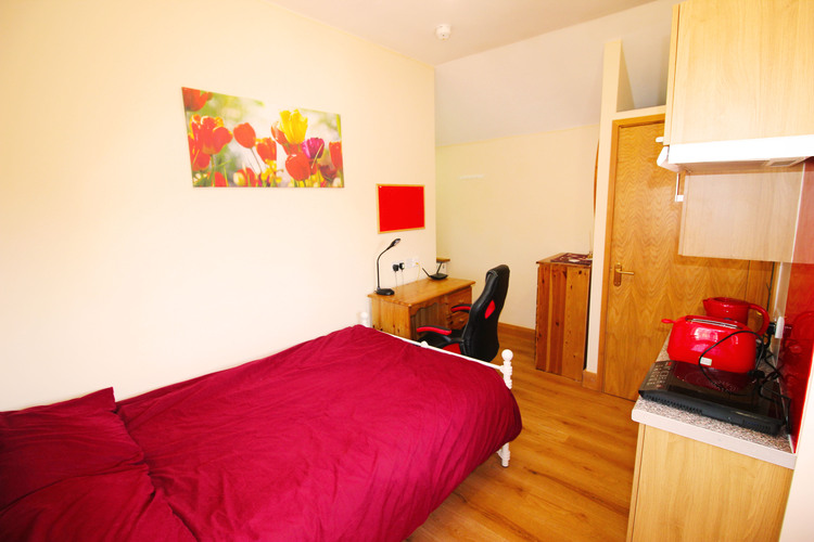 Room 16, 22 Queen's Road